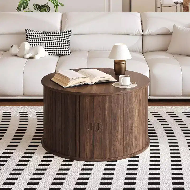 Mesa de centro redonda moderna de madera acanalada de 28, con almacenamiento, puerta corrediza curva, estante abierto, mesa auxiliar que ahorra espacio para sala de estar