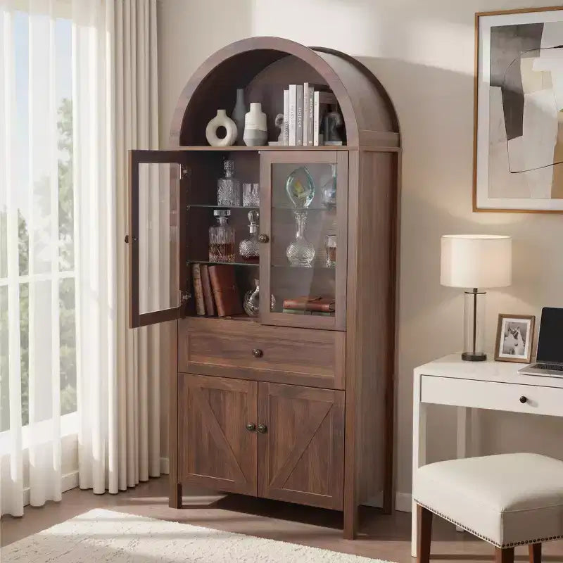 Armoire dôme en noyer avec design arqué et grand espace de rangement