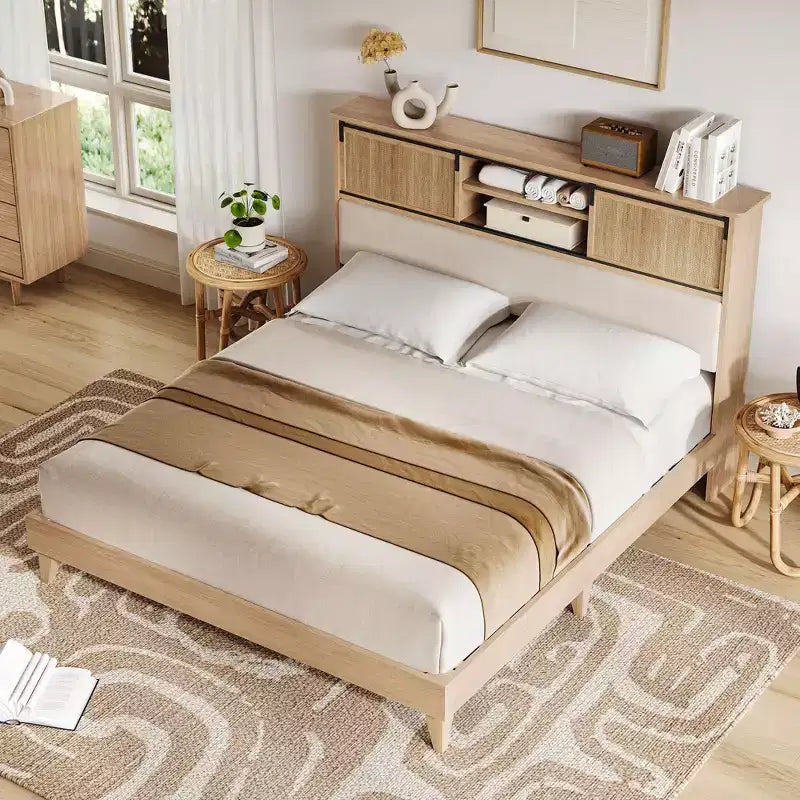 Rattanbettrahmen mit Kopfteilablagen, Boho-Plattformbett mit Stauraum hinter Schiebetür, Holzunterbau mit geräuschlosen Latten, keine Boxspringmatratze erforderlich