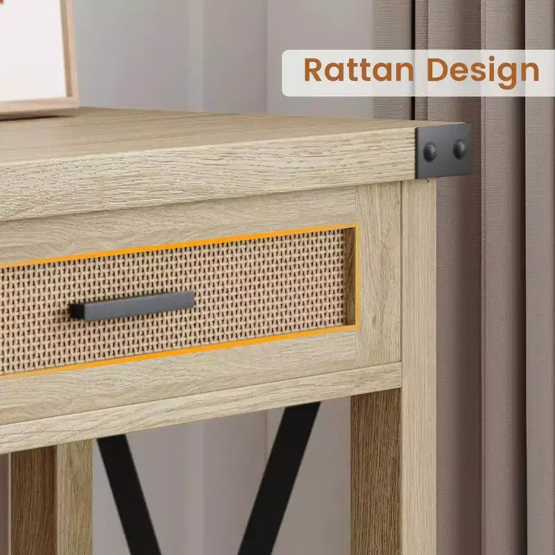 Konsolentisch im Boho-Bauernhausstil mit Rattanschubladen, schmaler Holztisch für Sofa und Eingangsbereich mit Ablagefach hinter dem Sofa, für Wohnzimmer und Flur