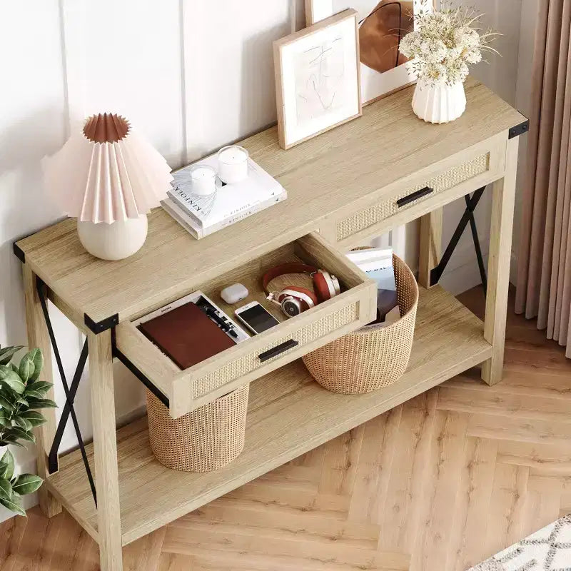 Konsolentisch im Boho-Bauernhausstil mit Rattanschubladen, schmaler Holztisch für Sofa und Eingangsbereich mit Ablagefach hinter dem Sofa, für Wohnzimmer und Flur