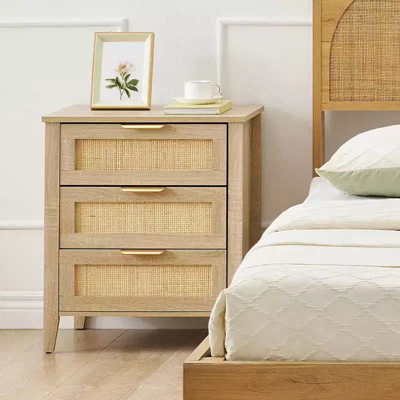 Mesita de noche bohemia de madera con 3 cajones de ratán, mesa de noche moderna de mediados de siglo, mesita auxiliar de mimbre y gabinete de almacenamiento para el dormitorio y la sala de estar