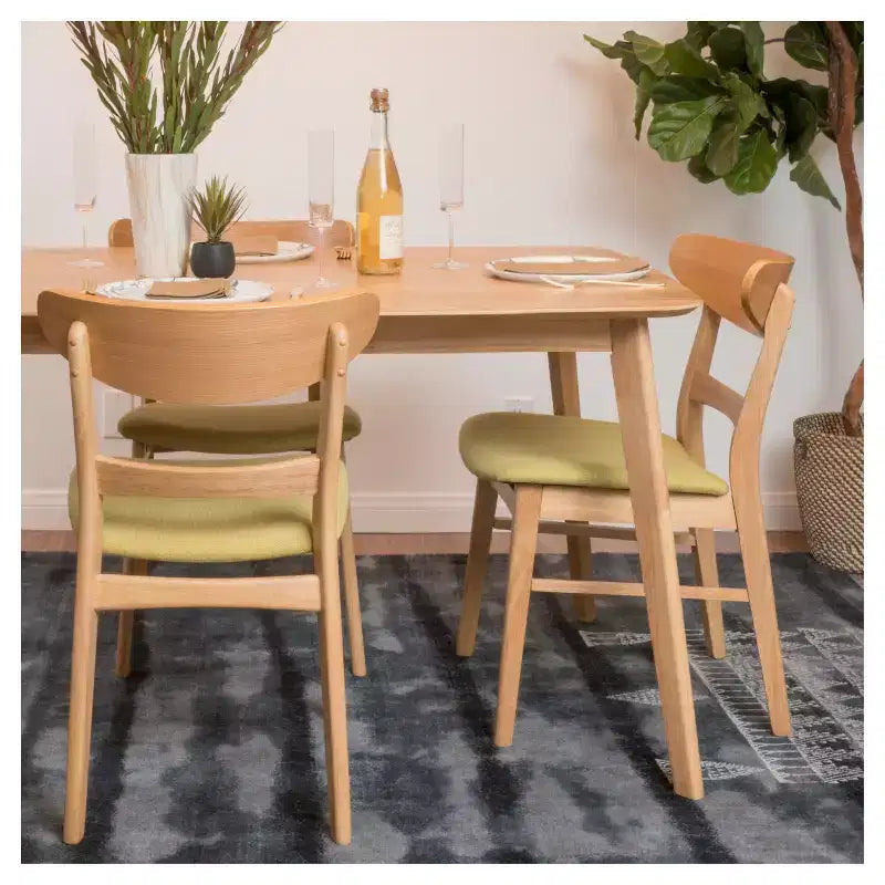Juego de 2 sillas de comedor de estilo clásico de madera natural