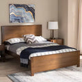 Plattformbett aus verarbeitetem Holz im modern-klassischen Stil